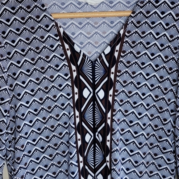 Magnolia Grace | Navy & Brown Print Stretchy V-neck Top Size Medium - Picture 2 of 5